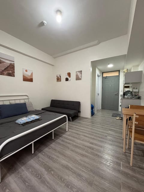 Bed, Living room