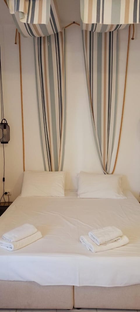 Sea Front Blue Apartment in Nikiti