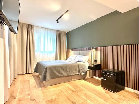 TV and multimedia, Photo of the whole room, Bedroom