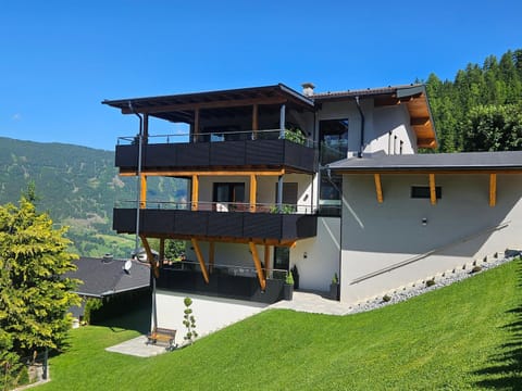 Property building, Garden, Balcony/Terrace, Garden view, Mountain view