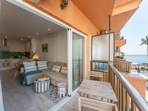 View (from property/room), Balcony/Terrace, Living room, Seating area, Sea view