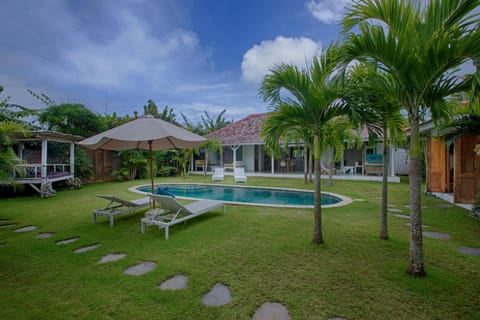 Garden view, Pool view, Swimming pool, sunbed