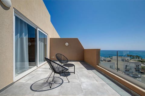 Patio, Day, Natural landscape, View (from property/room), Balcony/Terrace, Beach, Sea view, sunbed