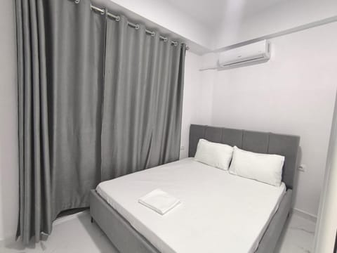 Bedroom, air conditioner