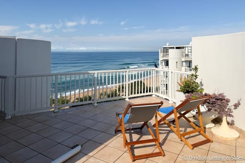 Property building, Patio, Day, View (from property/room), Balcony/Terrace, Beach, Sea view, sunbed