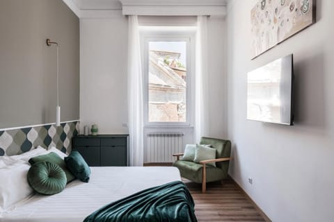 Bed, TV and multimedia, Photo of the whole room, Bedroom