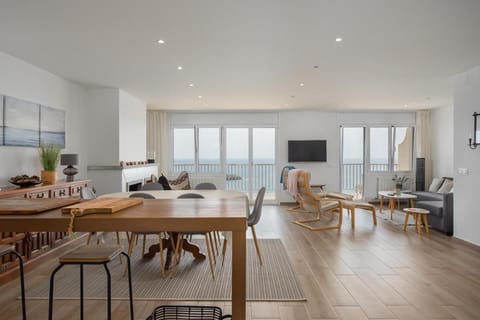 Seating area, Dining area