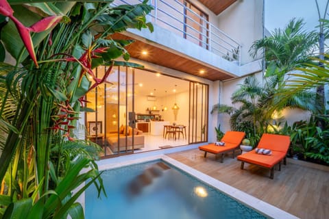 Natural landscape, Garden, Living room, Seating area, Garden view, Pool view, Swimming pool, sunbed