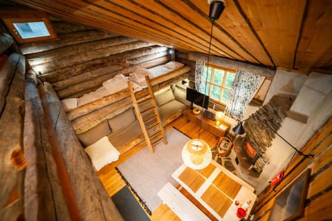 Slopeside Luppo - Original Log Cabin, Sauna, Ski 100m Cabin in Rovaniemi