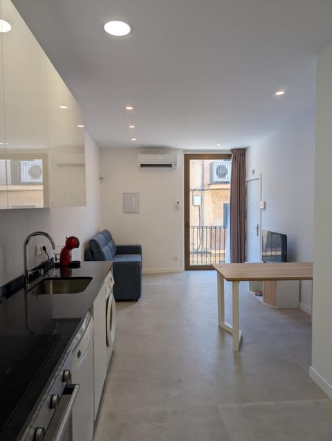 Seating area, Dining area, air conditioner