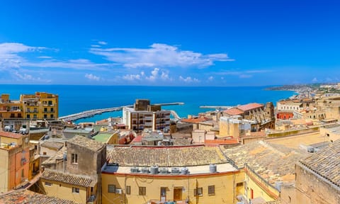 Property building, Nearby landmark, Day, Natural landscape, Bird's eye view, City view, Sea view, Location