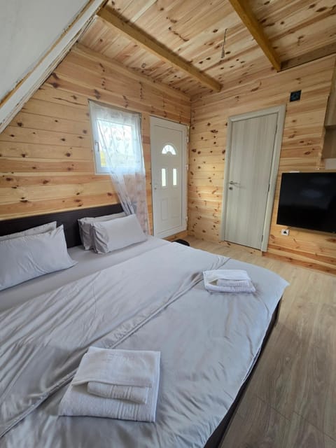 Durmitor Viewpoint Chalet in Montenegro