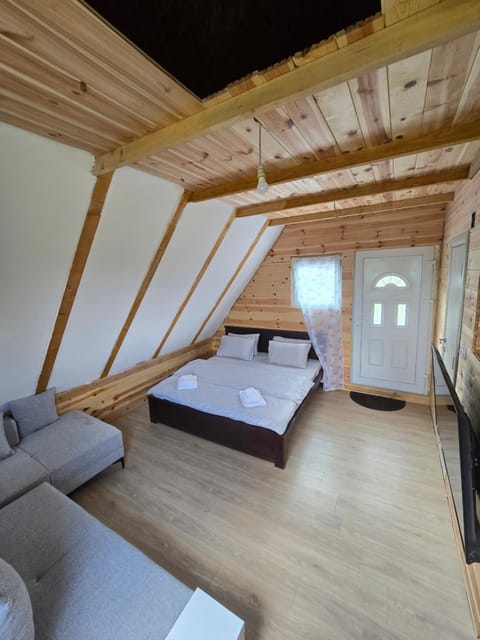 Durmitor Viewpoint Chalet in Montenegro