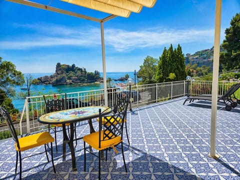 Patio, Nearby landmark, Day, Natural landscape, View (from property/room), Balcony/Terrace, Dining area, Sea view