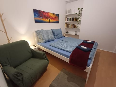 Bed, TV and multimedia, Photo of the whole room, internet, towels