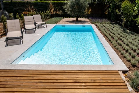 Shower, Garden view, Swimming pool, Swimming pool, sunbed, towels