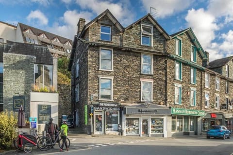 Property building, Neighbourhood, Street view, Location