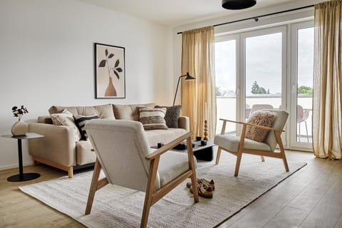 View (from property/room), Balcony/Terrace, Living room, Seating area