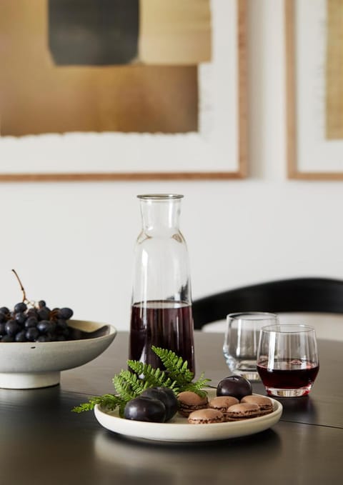 Dining area, Food, Drinks