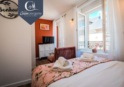 Property building, Photo of the whole room, Bedroom