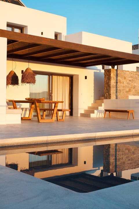 Balcony/Terrace, Pool view, Swimming pool, sunbed