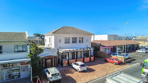Neighbourhood, Bird's eye view, Street view, Location, Parking