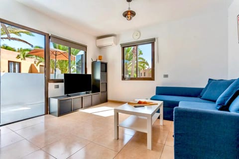 TV and multimedia, View (from property/room), Balcony/Terrace, Living room, Seating area, Evening entertainment, Garden view, air conditioner, air conditioner