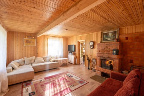 Communal lounge/ TV room, TV and multimedia, Living room, Seating area