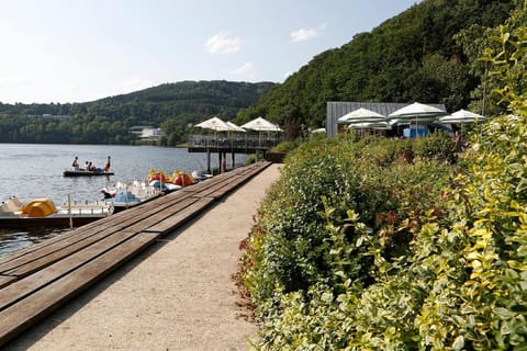 Nearby landmark, Restaurant/places to eat, Day, Natural landscape, Activities, Lake view, River view