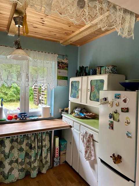 Kitchen or kitchenette, oven