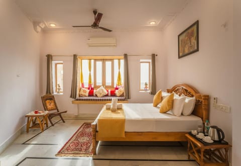 Bed, Photo of the whole room, Bedroom, towels, air conditioner