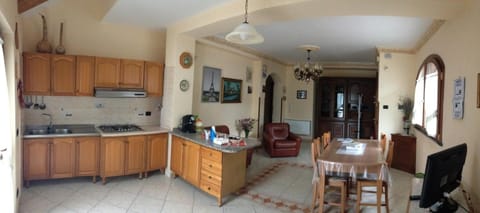 TV and multimedia, Kitchen or kitchenette, Living room, Dining area