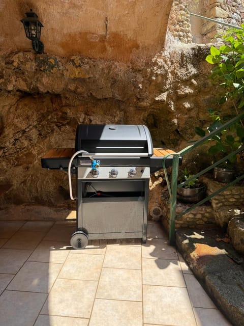 Appartement Spacieux Vue Montagne- Parking gratuit- Proche ÎLE ROUSSE Apartment in Belgodère