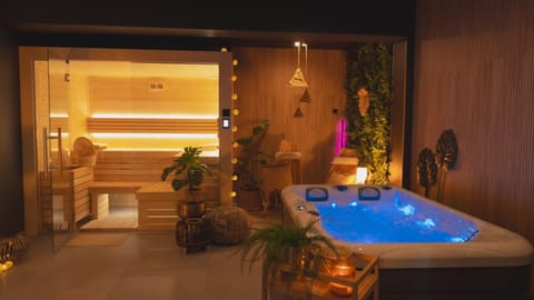 Hot Tub, Hot Tub, Sauna, Sauna, Spa and wellness centre/facilities