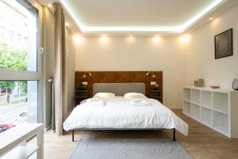 Bed, Photo of the whole room, Bedroom