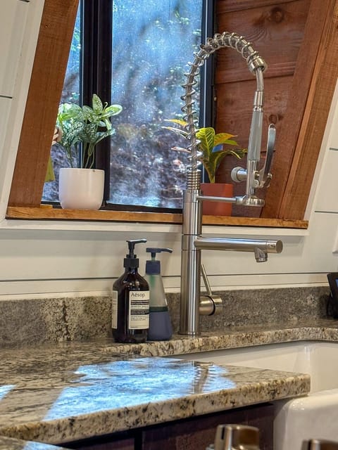 Entire cabin on Lake Sequoyah Cabin in Highlands