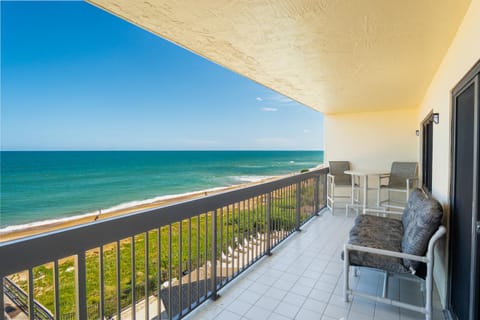 Luxury direct oceanfront corner with a large private balcony, heated pool and garage House in Daytona Beach