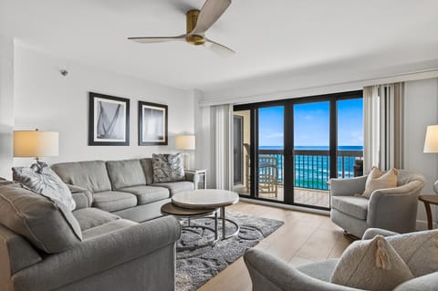 Luxury direct oceanfront corner with a large private balcony, heated pool and garage House in Daytona Beach