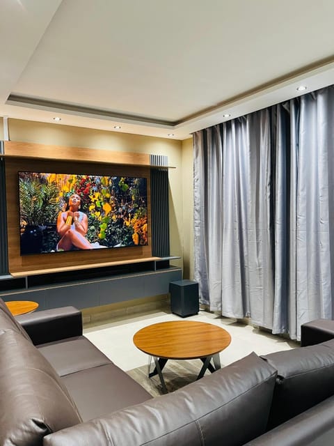 Communal lounge/ TV room, TV and multimedia, Living room, Seating area, Evening entertainment