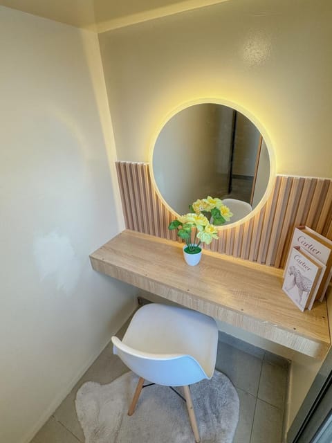 Modern Private Hostel Room near Business Bay Downtown Vacation rental in Dubai