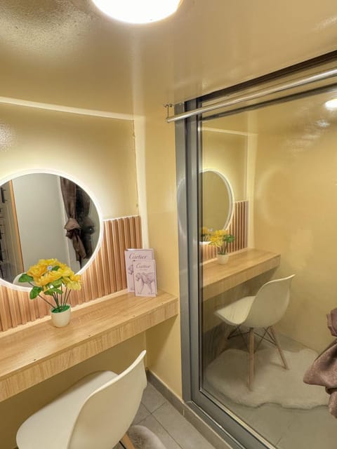 Modern Private Hostel Room near Business Bay Downtown Vacation rental in Dubai