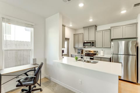 2 Mi to Downtown Temple Newly Built Townhome! House in Temple