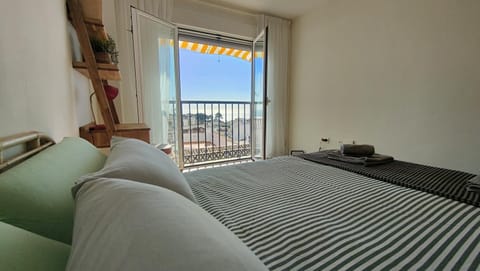 Bed, View (from property/room), Photo of the whole room, Bedroom