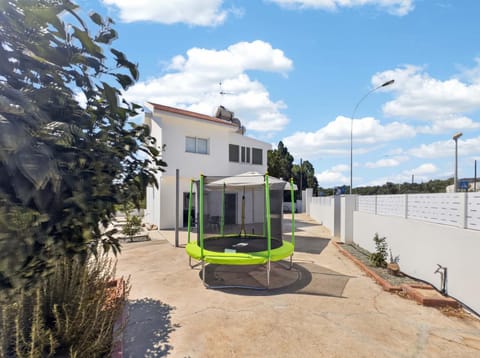 Property building, Facade/entrance, Off site