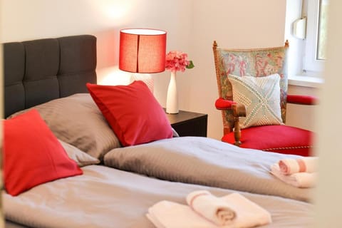Bed, Photo of the whole room, Bedroom, towels