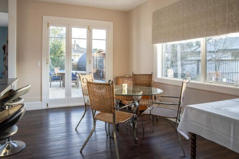 Dining area, Breakfast