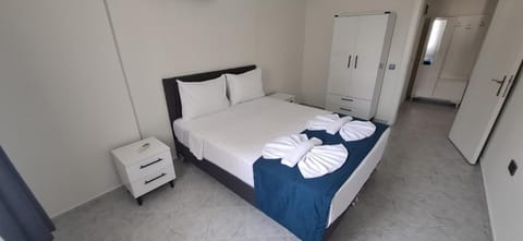 Photo of the whole room, internet, towels, wardrobe
