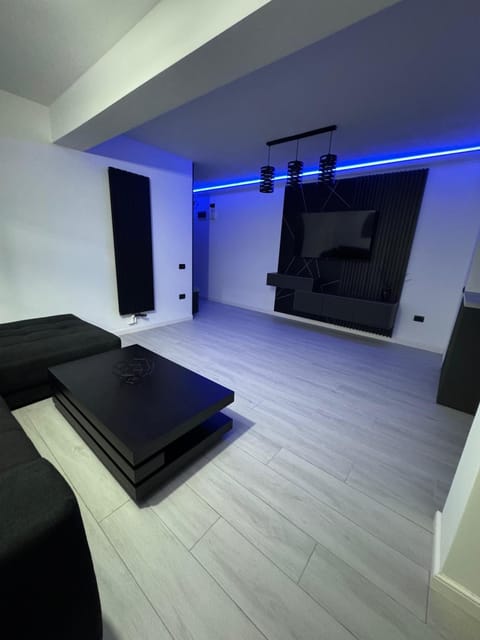 TV and multimedia, Living room, Evening entertainment