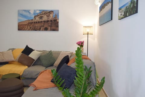 Communal lounge/ TV room, Living room, Seating area