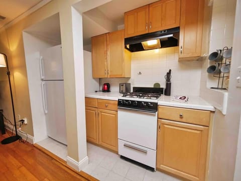 Affordable & Furnished Comfy Oakland Apt Apartment in Oakland